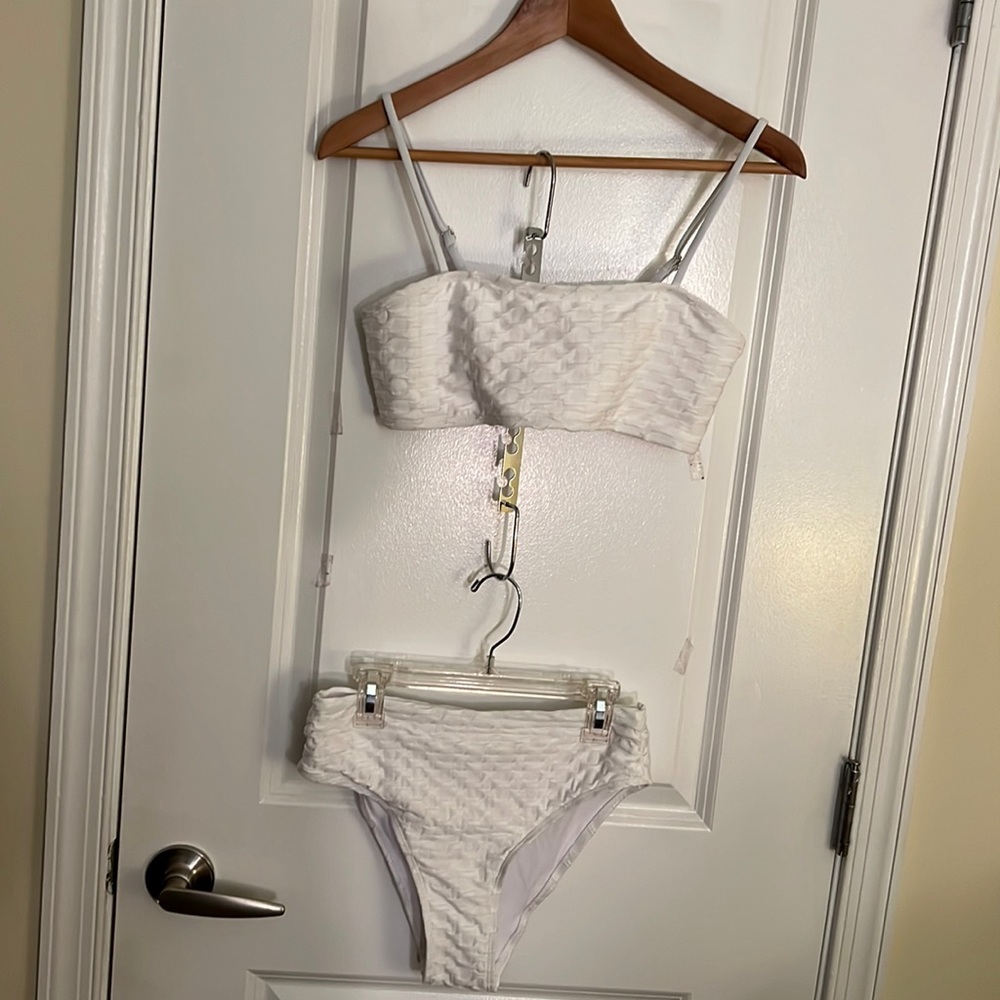 Textured white size M high waisted bikini set